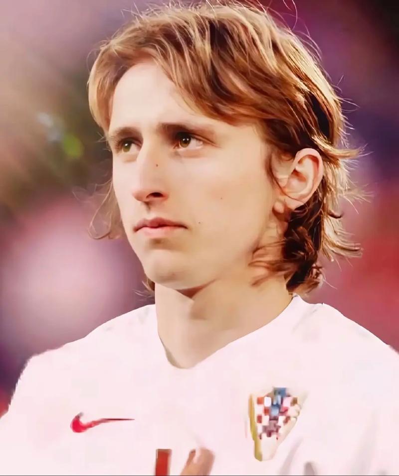 美记：湖人对维金斯很感兴趣，不会签下保罗