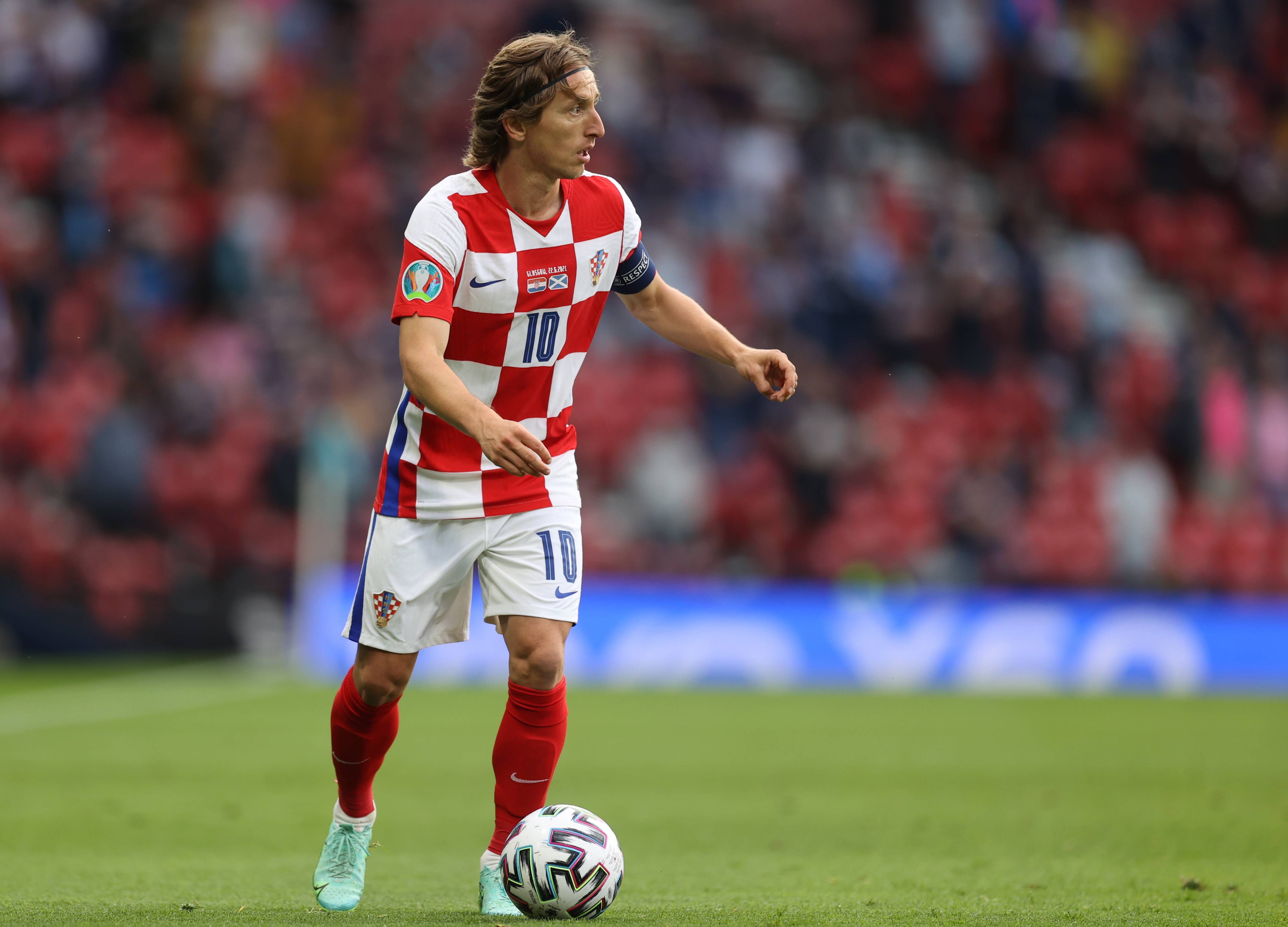 客场对贝蒂斯上半场就上演帽子戏法，费兰是西甲历史第一人