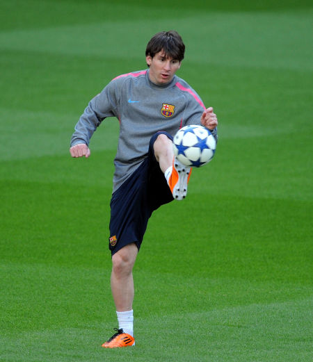 半场战报：罗马1-0乌迪内斯，洛伦佐-佩莱格里尼点射破门