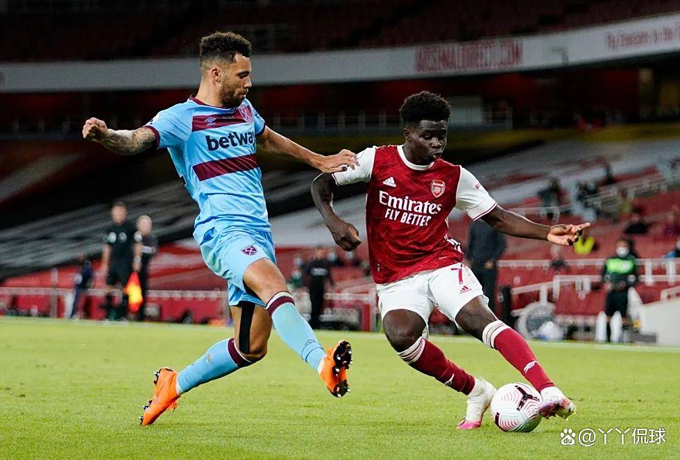 意媒：邓弗里斯的伤势不必过多担忧，预计可出战米兰德比